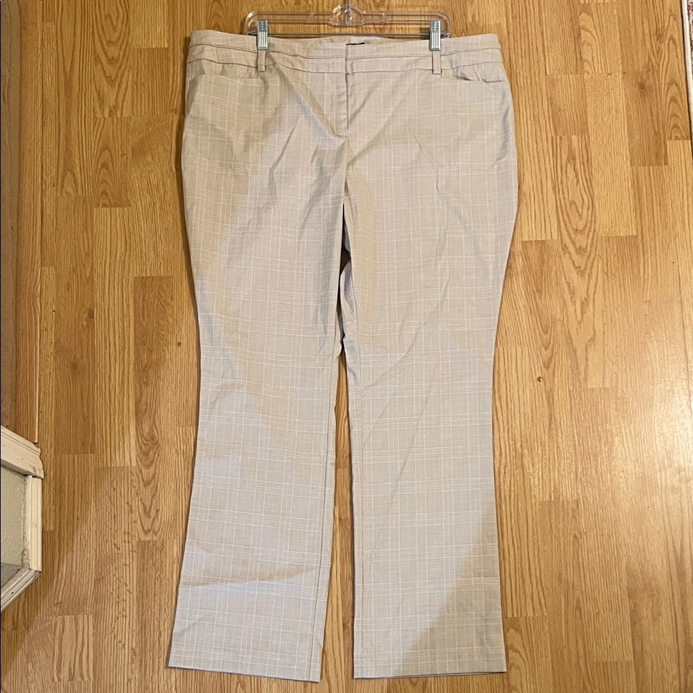 New York & Company NWOT  Beige and Pink Plaid Trousers